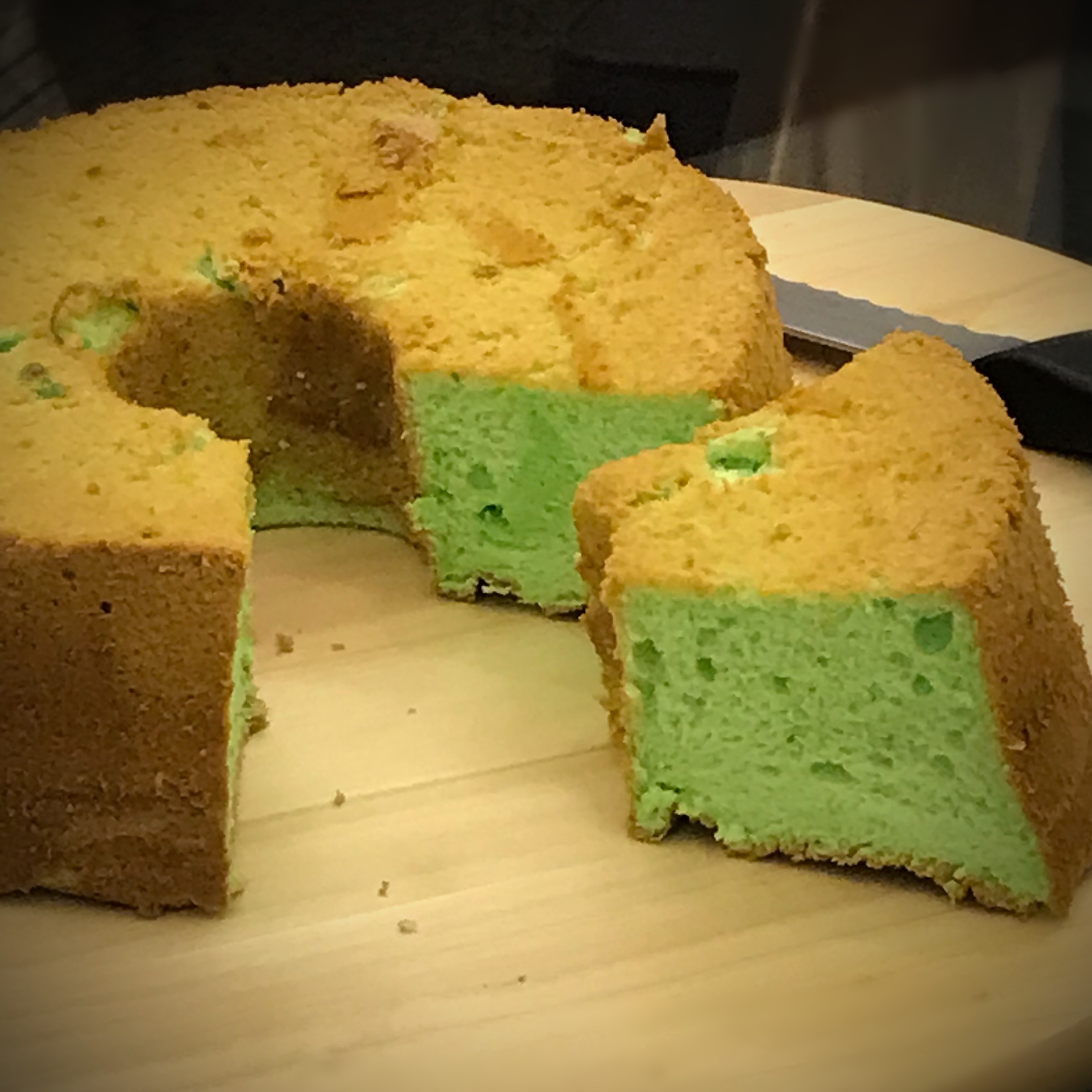 singapore-delight-pandan-chiffon-cake