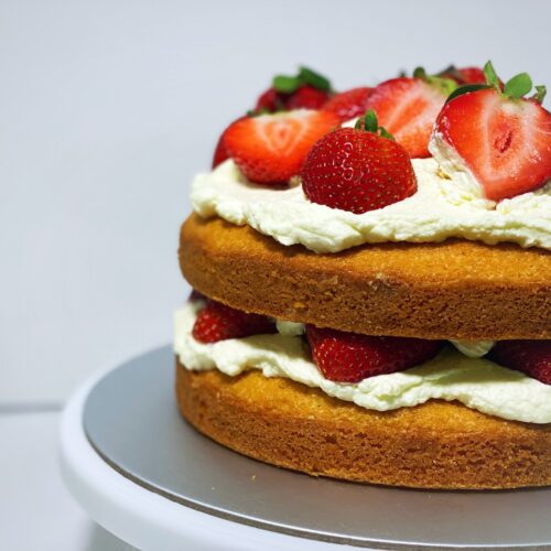 Strawberries 'n' cream sponge