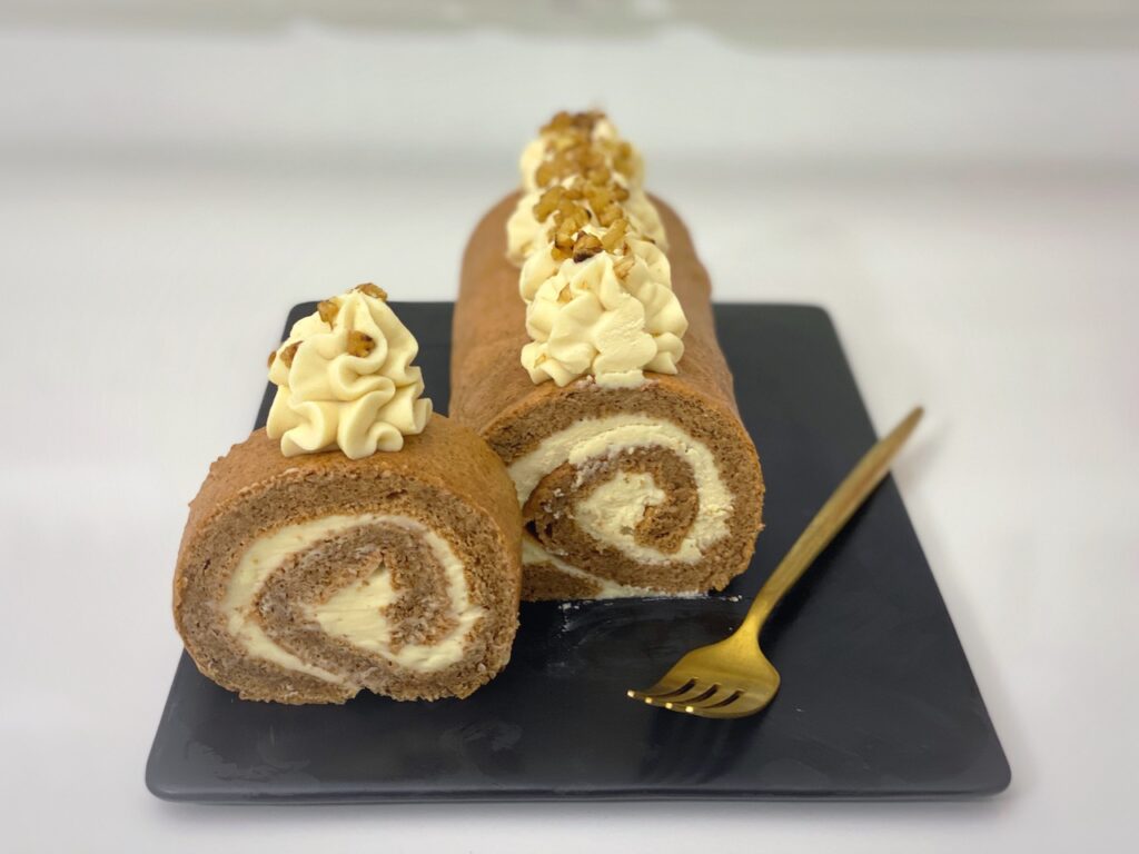 https://bakabee.com/wp-content/uploads/2021/01/flourless-walnut-Swiss-roll-with-coffee-cream-Bakabee_01-1024x768.jpg