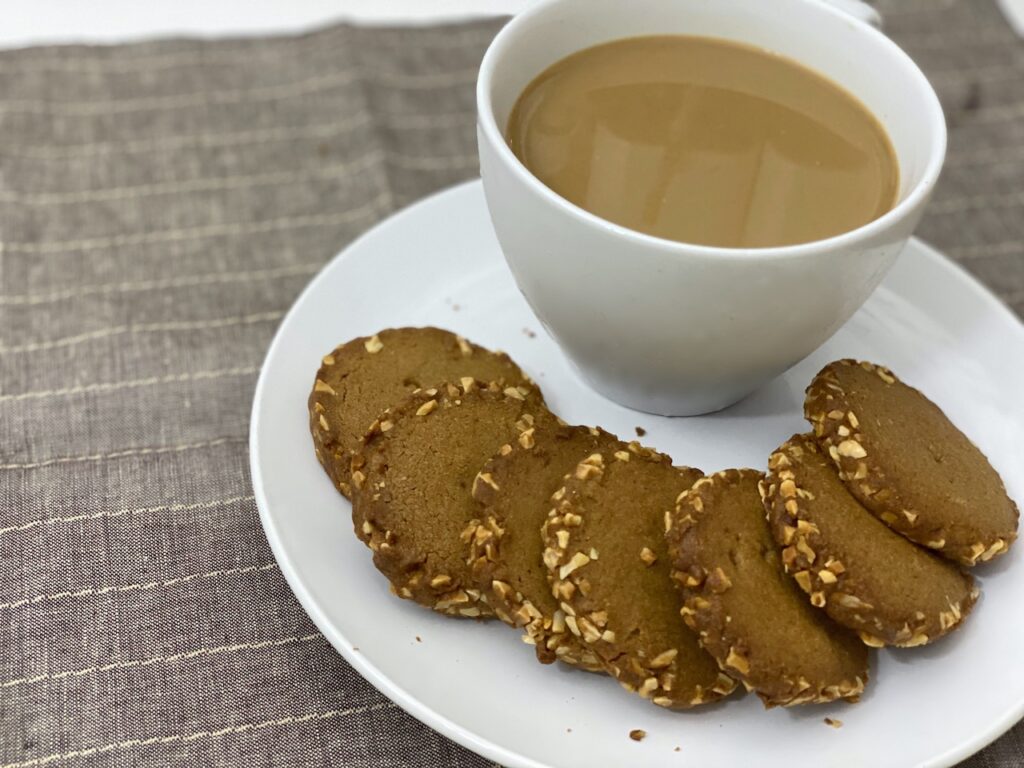 coffee almond cookies_round with almond dice and coffee_BakabeeJPG