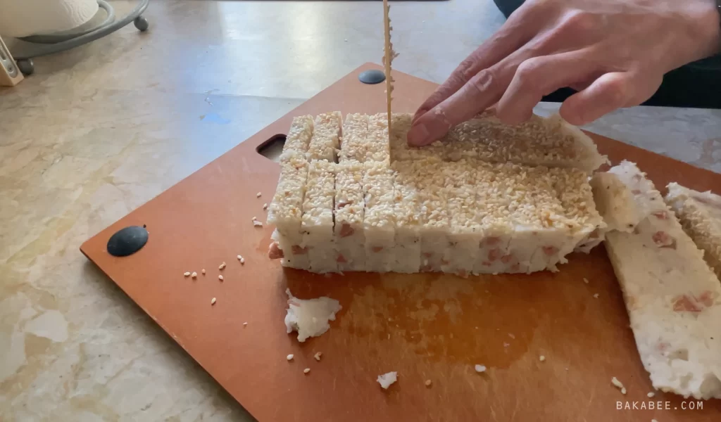 how to cut the Chinese turnip cakes into bite-size slices