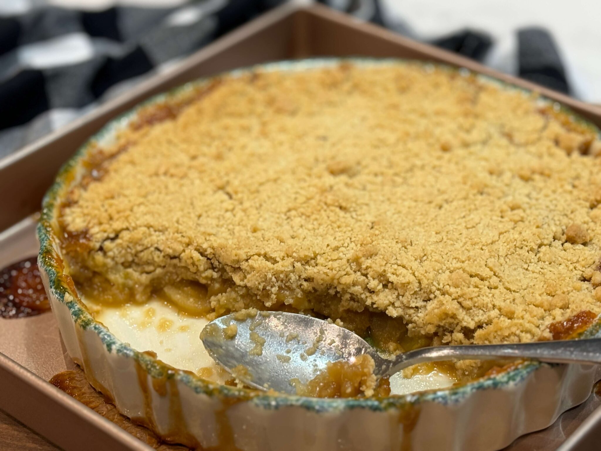 Apple Crumble | Bake with Bakabee