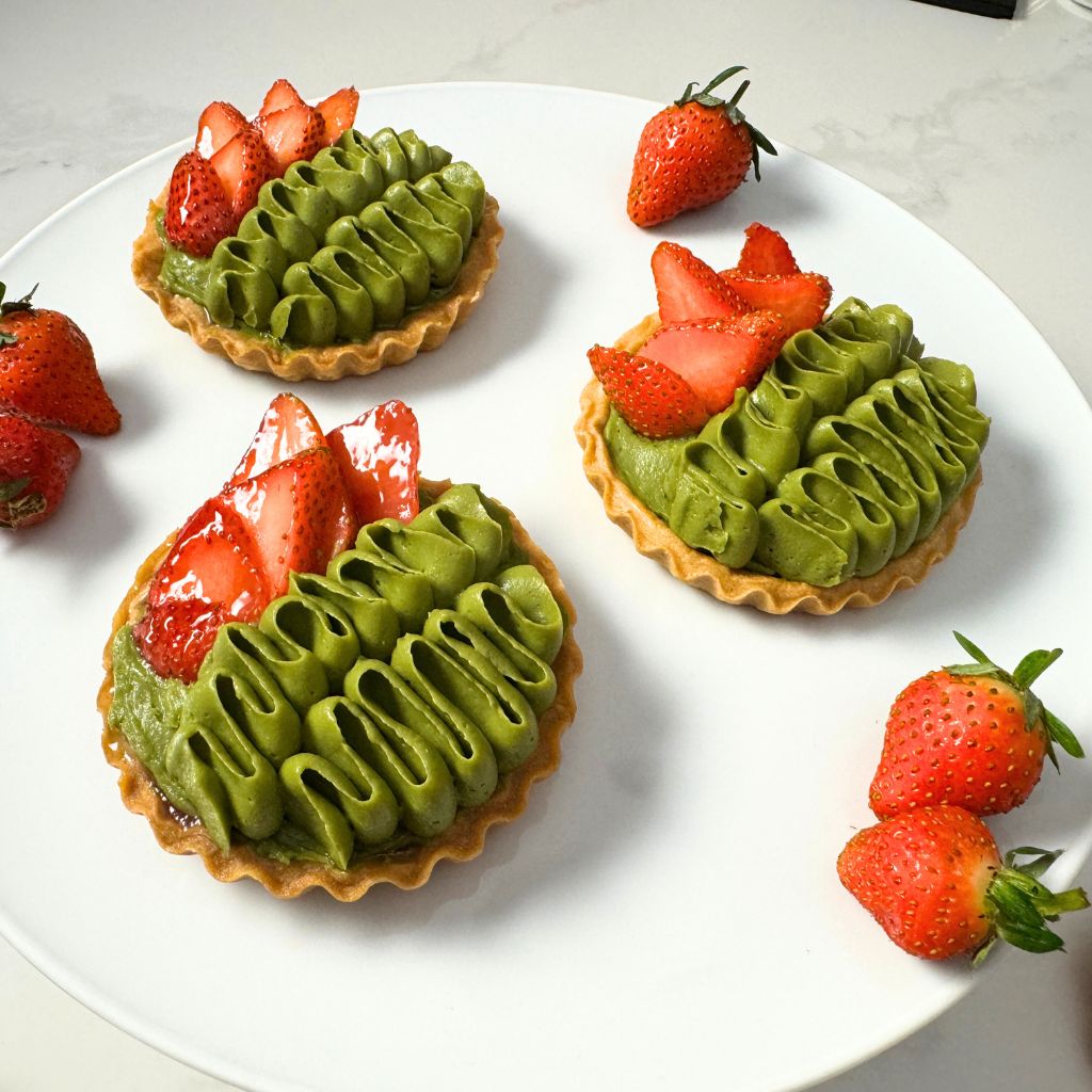 Read more about the article Matcha Strawberry Tarts