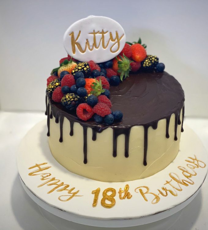 berries chocolate drip cake