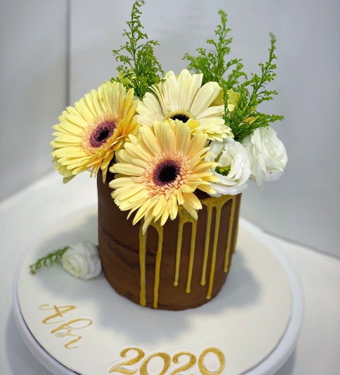Graduation customized cake with fresh flowers Singapore